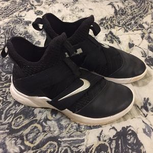 EUC LeBron Soldier Basketball Shoes